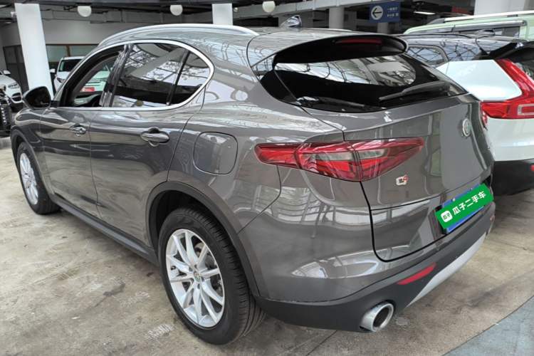 Used Alfa Romeo Stelvio 2017 2.0T 200HP Luxury Edition Rear Left 45 Deg