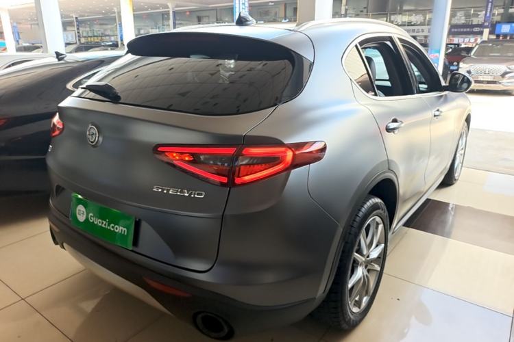 Used Alfa Romeo Stelvio 2017 2.0T 280HP Luxury Edition Rear Right 45 Deg