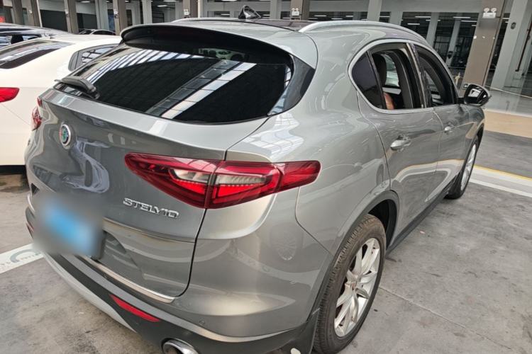 Used Alfa Romeo Stelvio 2017 2.0T 200HP Luxury Edition Rear Right 45 Deg