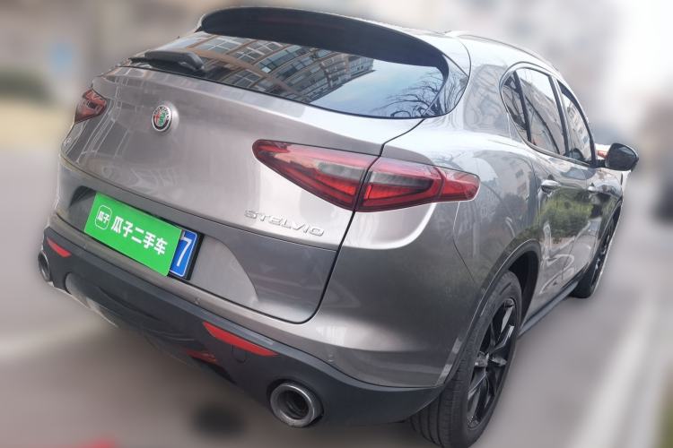 Used Alfa Romeo Stelvio 2017 2.0T 280HP Luxury Edition Rear Right 45 Deg