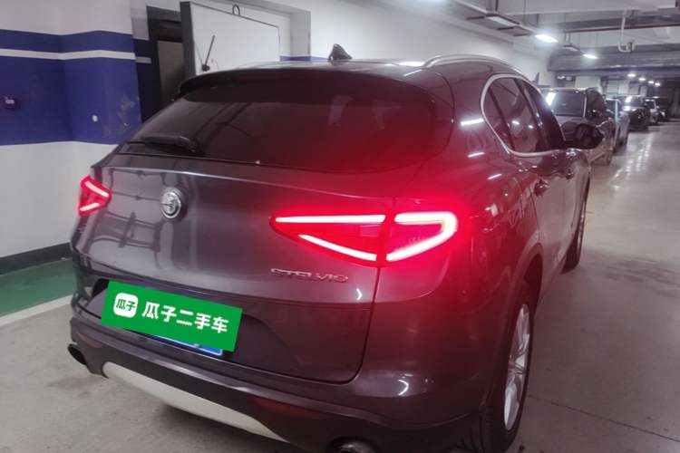 Used Alfa Romeo Stelvio 2017 2.0T 200HP Luxury Edition Rear Right 45 Deg