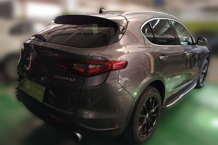 Used Alfa Romeo Stelvio 2017 2.0T 200HP Luxury Edition Rear Right 45 Deg