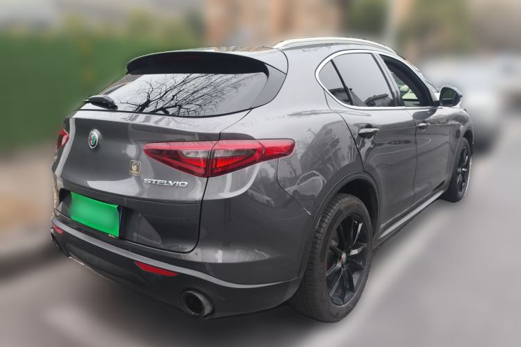 Used Alfa Romeo Stelvio 2017 2.0T 280HP Luxury Edition Rear Right 45 Deg