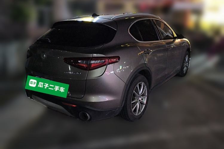 Used Alfa Romeo Stelvio 2017 2.0T 200HP Luxury Edition Rear Right 45 Deg