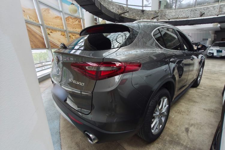 Used Alfa Romeo Stelvio 2017 2.0T 200HP Luxury Edition Rear Right 45 Deg