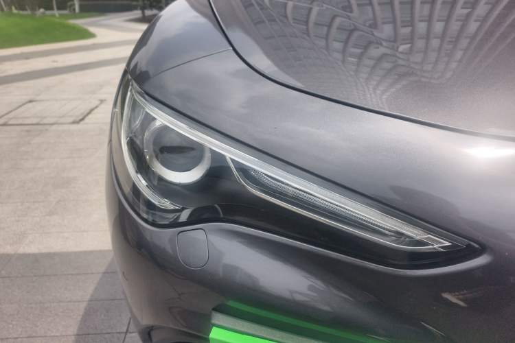 Used Alfa Romeo Stelvio 2017 2.0T 200HP Elite Edition Right Front Headlight