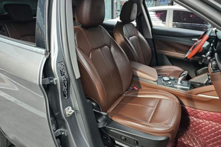 Used Alfa Romeo Stelvio 2017 2.0T 200HP Luxury Edition Right Front Seat