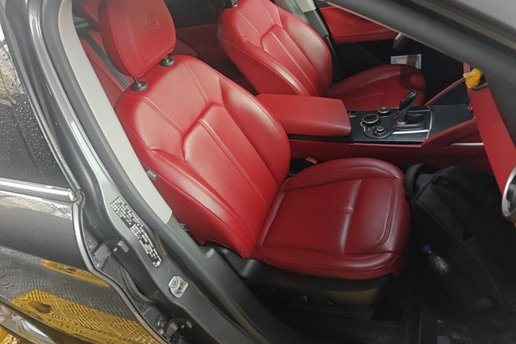 Used Alfa Romeo Stelvio 2017 2.0T 200HP Luxury Edition Right Front Seat