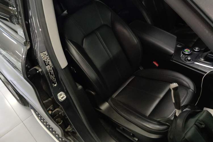 Used Alfa Romeo Stelvio 2017 2.0T 200HP Elite Edition Right Front Seat