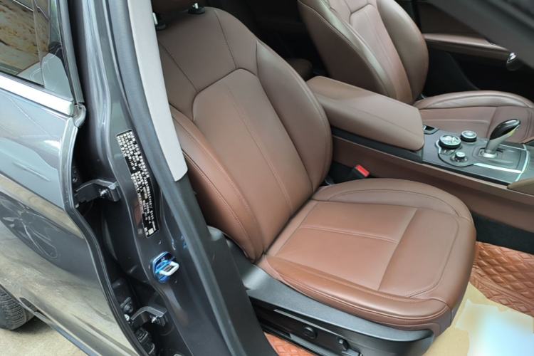 Used Alfa Romeo Stelvio 2017 2.0T 200HP Luxury Edition Right Front Seat