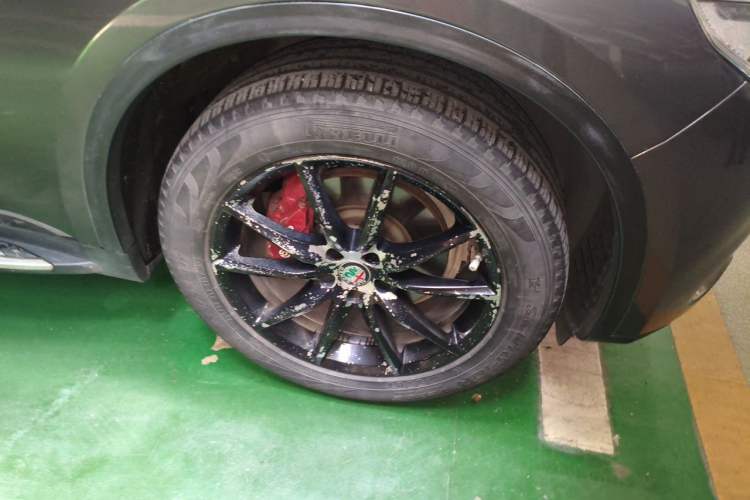 Used Alfa Romeo Stelvio 2017 2.0T 200HP Luxury Edition Right Front Wheel Hub