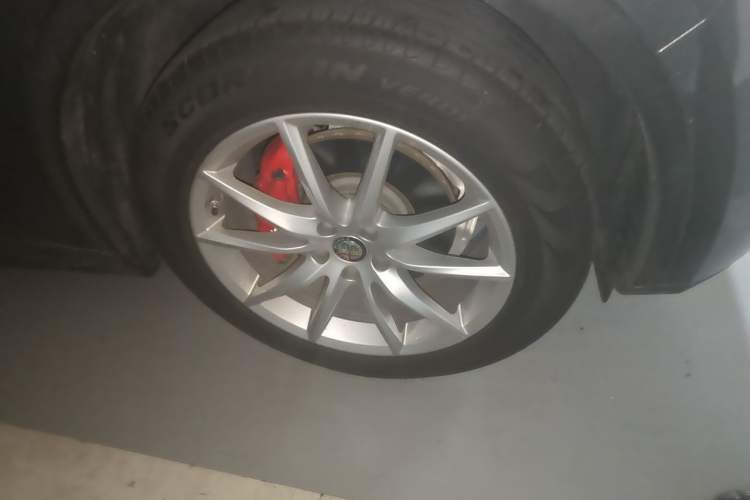 Used Alfa Romeo Stelvio 2017 2.0T 200HP Luxury Edition Right Front Wheel Hub