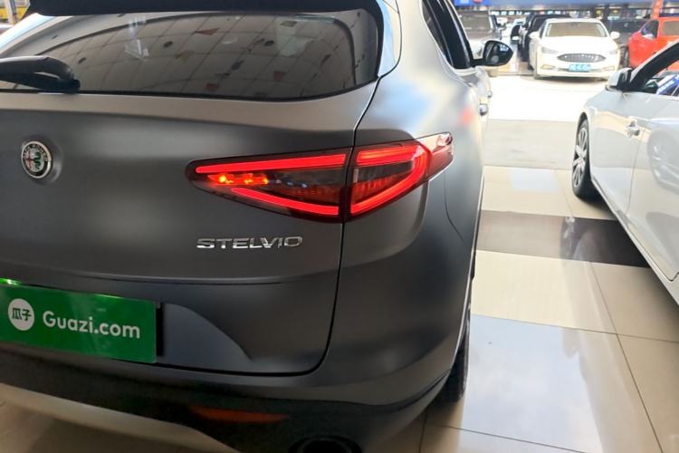 Used Alfa Romeo Stelvio 2017 2.0T 280HP Luxury Edition Right Rear Taillight