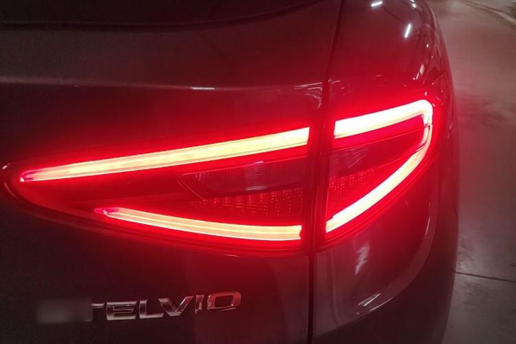 Used Alfa Romeo Stelvio 2017 2.0T 200HP Luxury Edition Right Rear Taillight