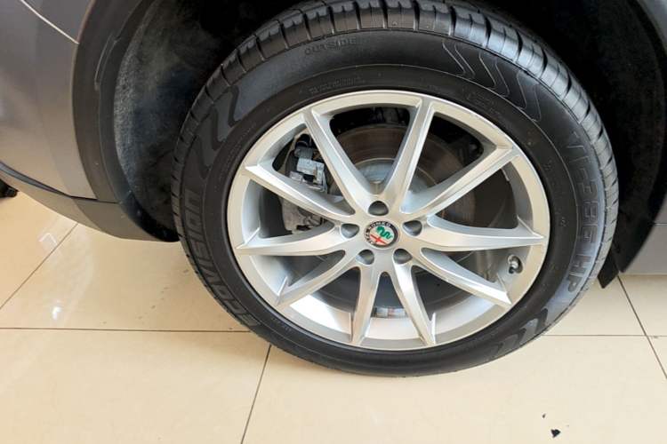 Used Alfa Romeo Stelvio 2017 2.0T 280HP Luxury Edition Right Rear Wheel Hub