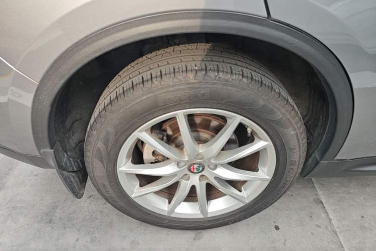 Used Alfa Romeo Stelvio 2017 2.0T 200HP Luxury Edition Right Rear Wheel Hub