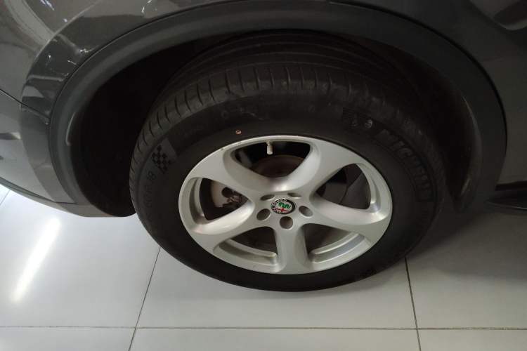 Used Alfa Romeo Stelvio 2017 2.0T 200HP Elite Edition Right Rear Wheel Hub