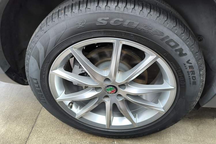 Used Alfa Romeo Stelvio 2017 2.0T 200HP Luxury Edition Right Rear Wheel Hub