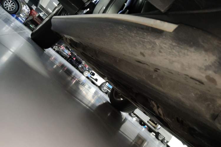 Used Alfa Romeo Stelvio 2017 2.0T 200HP Elite Edition Right Side Sill