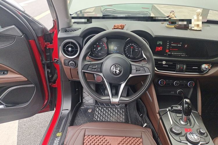 Used Alfa Romeo Stelvio 2017 2.0T 200HP Elite Edition Steering Wheel