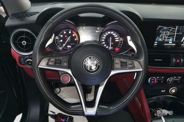 Used Alfa Romeo Stelvio 2017 2.0T 280HP Luxury Edition Steering Wheel