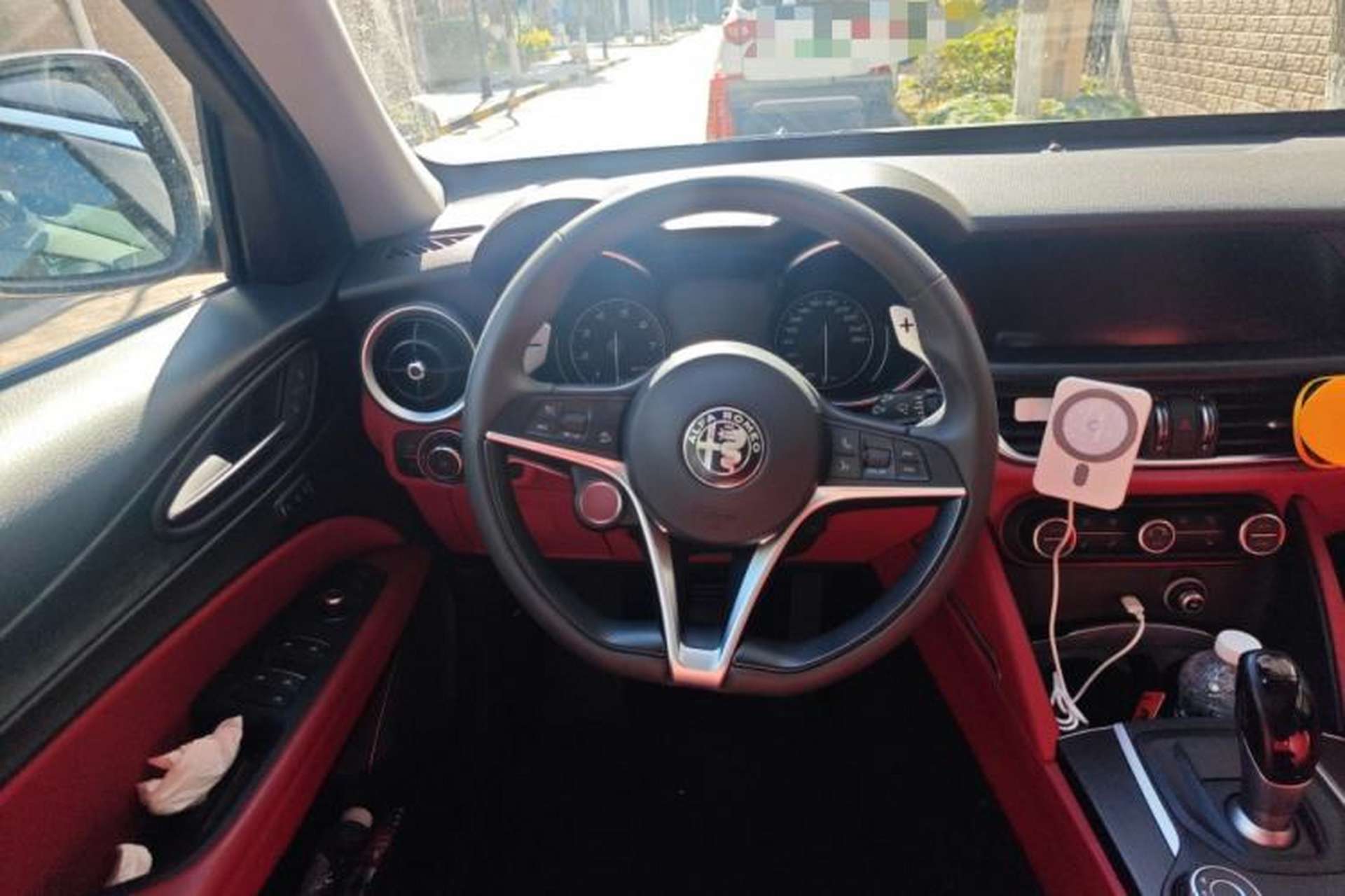 Used Alfa Romeo Stelvio 2017 2.0T 200HP Luxury Edition Steering Wheel