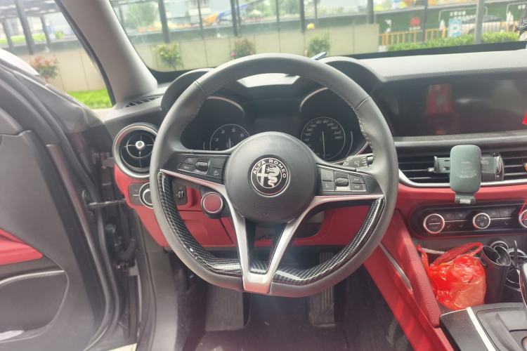 Used Alfa Romeo Stelvio 2017 2.0T 200HP Elite Edition Steering Wheel