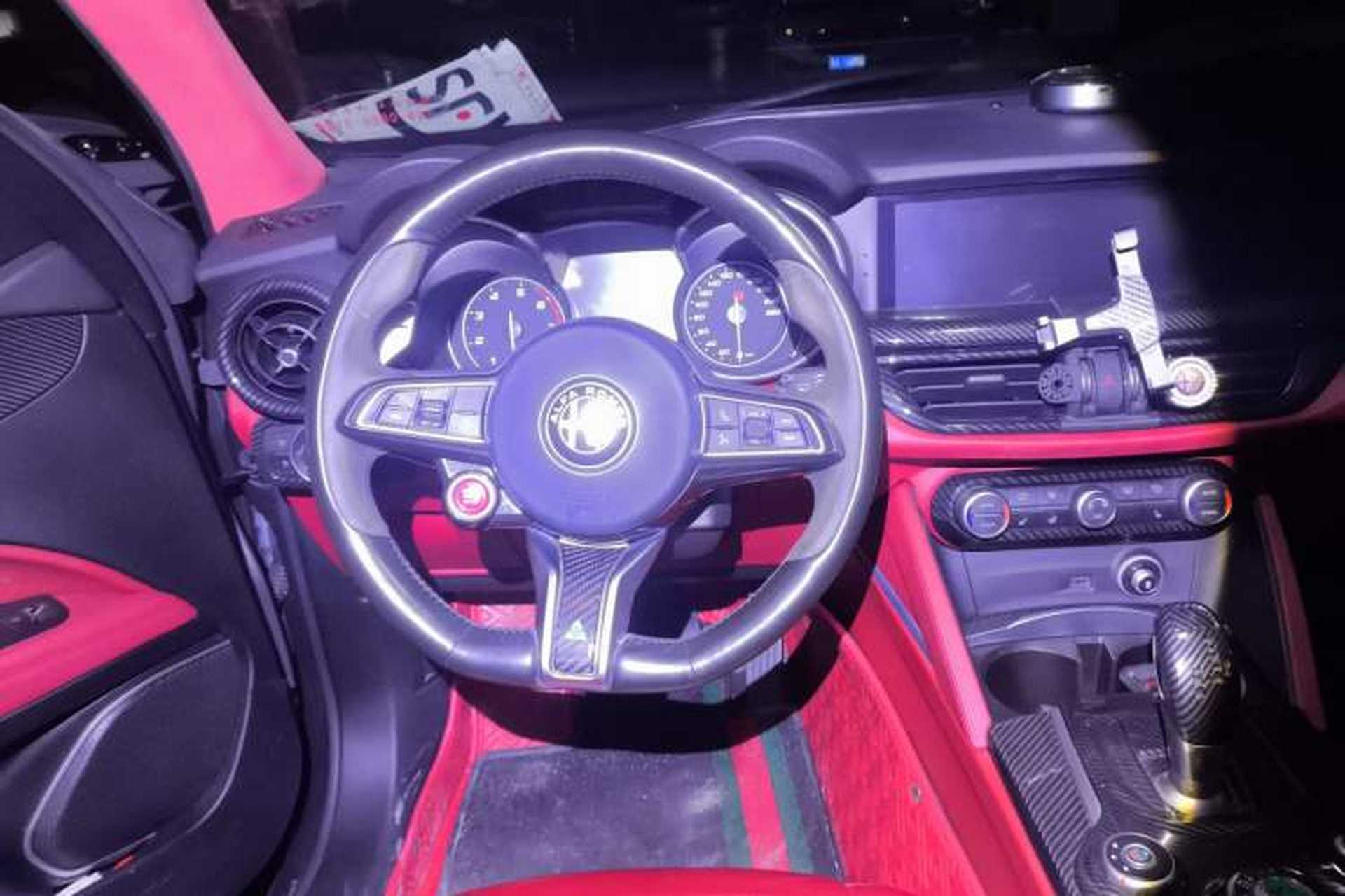 Used Alfa Romeo Stelvio 2017 2.0T 200HP Luxury Edition Steering Wheel