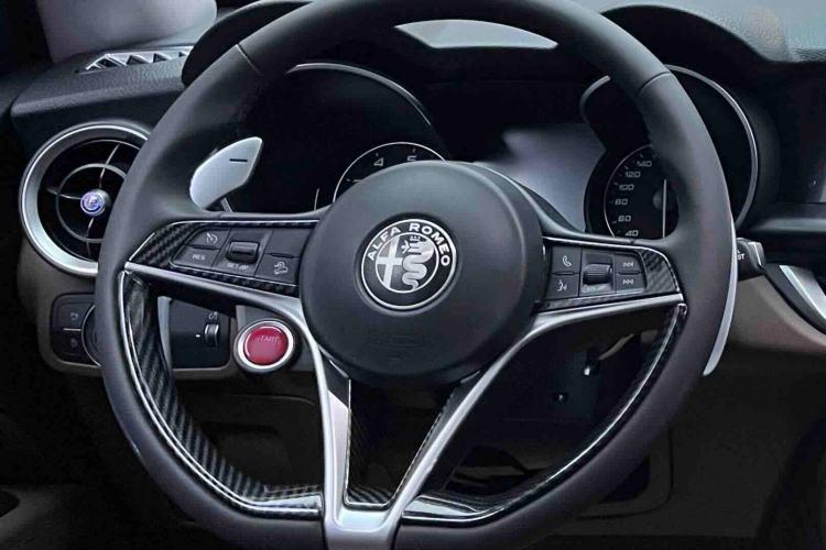 Used Alfa Romeo Stelvio 2017 2.0T 200HP Luxury Edition Steering Wheel
