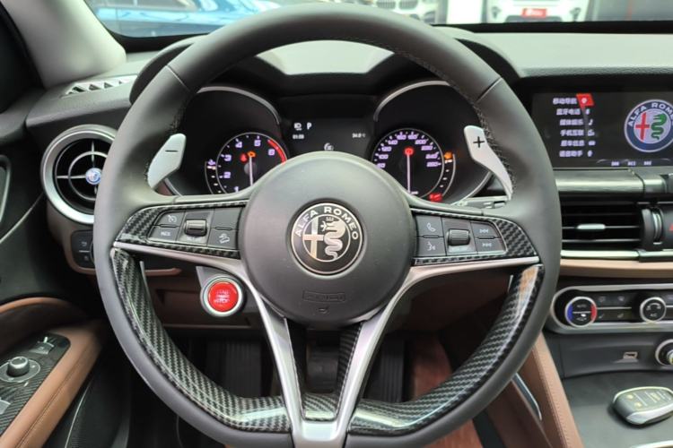 Used Alfa Romeo Stelvio 2017 2.0T 200HP Luxury Edition Steering Wheel