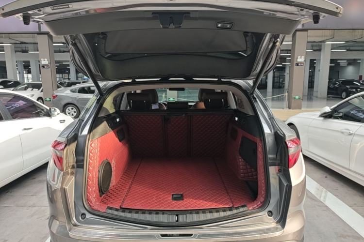 Used Alfa Romeo Stelvio 2017 2.0T 200HP Luxury Edition Trunk