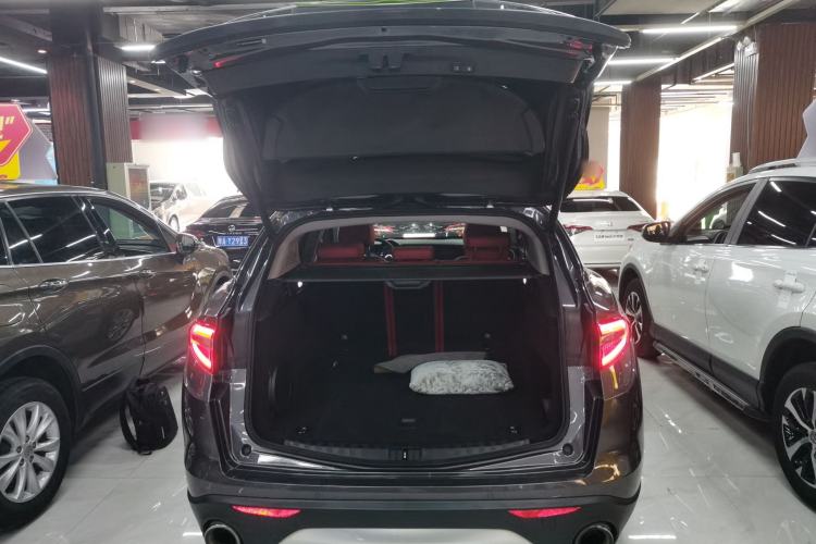 Used Alfa Romeo Stelvio 2017 2.0T 280HP Luxury Edition Trunk