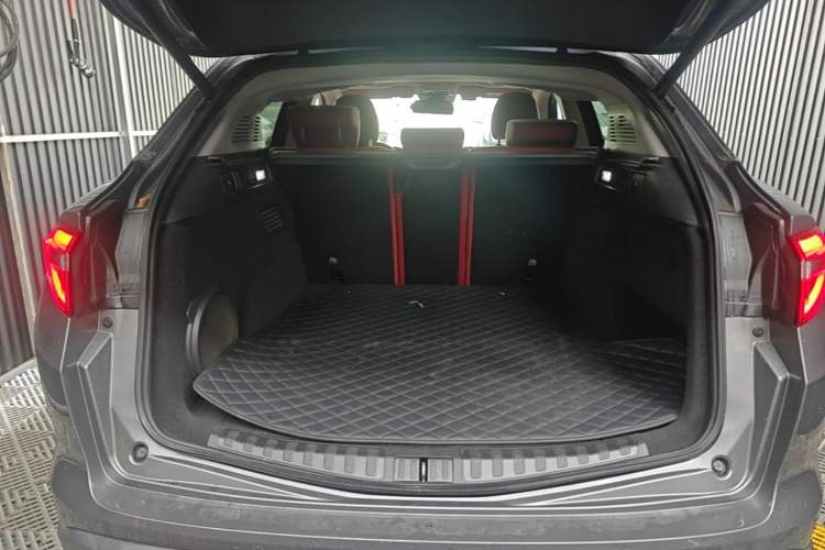 Used Alfa Romeo Stelvio 2017 2.0T 200HP Luxury Edition Trunk
