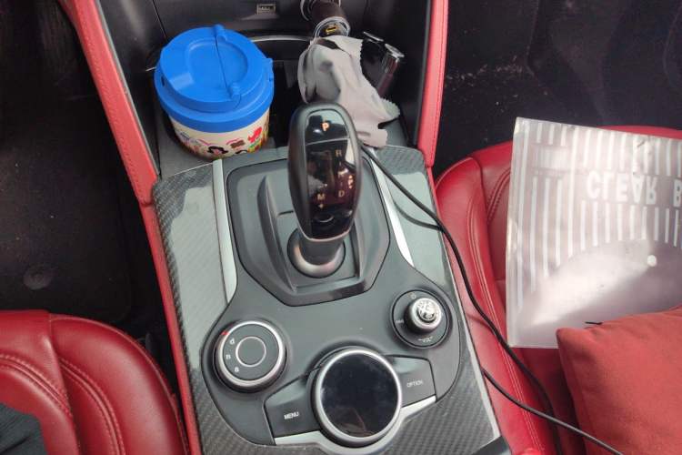 Used Alfa Romeo Stelvio 2017 2.0T 280HP Luxury Edition Gear Lever