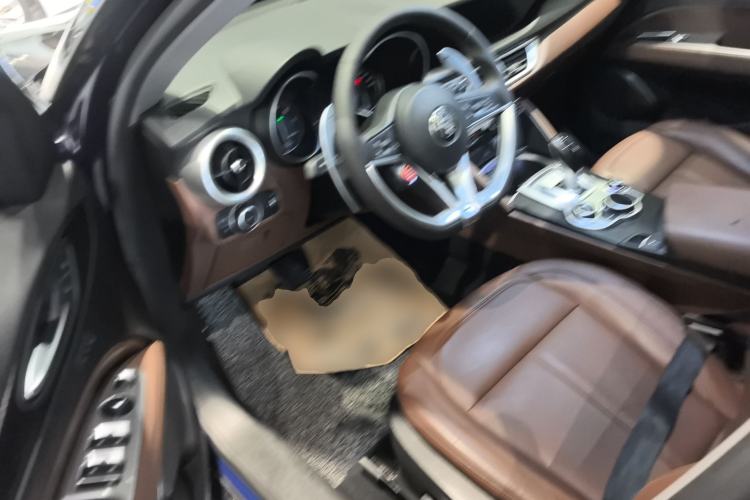 Used Alfa Romeo Stelvio 2017 2.0T 280HP Luxury Edition Driver Seat