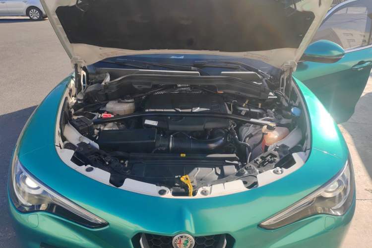 Used Alfa Romeo Stelvio 2017 2.0T 200HP Luxury Edition Engine Bay