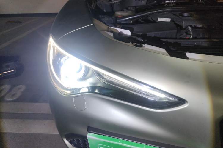 Used Alfa Romeo Stelvio 2017 2.0T 280HP Luxury Edition Engine Bay Right