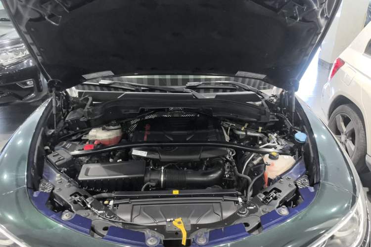 Used Alfa Romeo Stelvio 2017 2.0T 280HP Luxury Edition Engine Bay