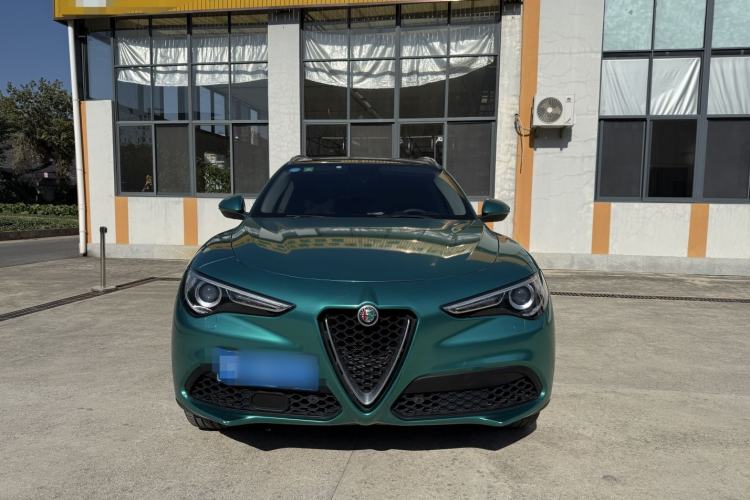 Used Alfa Romeo Stelvio 2017 2.0T 200HP Luxury Edition Exterior 4