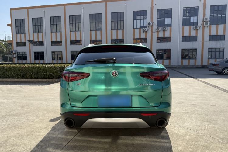 Used Alfa Romeo Stelvio 2017 2.0T 200HP Luxury Edition Exterior 7