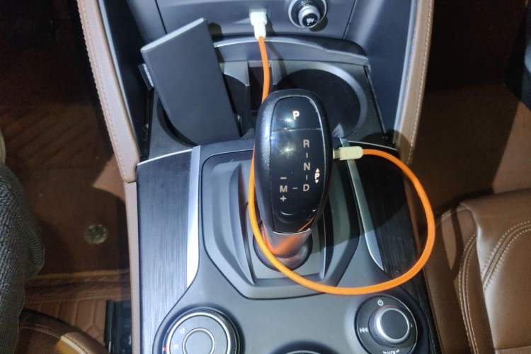 Used Alfa Romeo Stelvio 2017 2.0T 280HP Luxury Edition Gear Lever