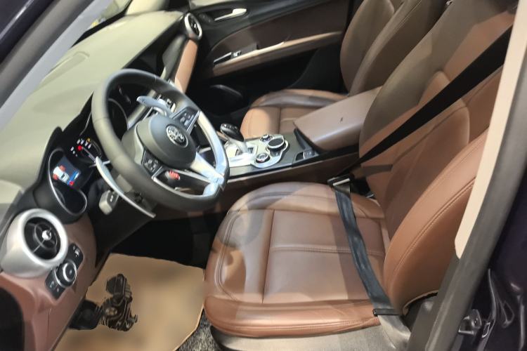 Used Alfa Romeo Stelvio 2017 2.0T 280HP Luxury Edition Left Front Seat