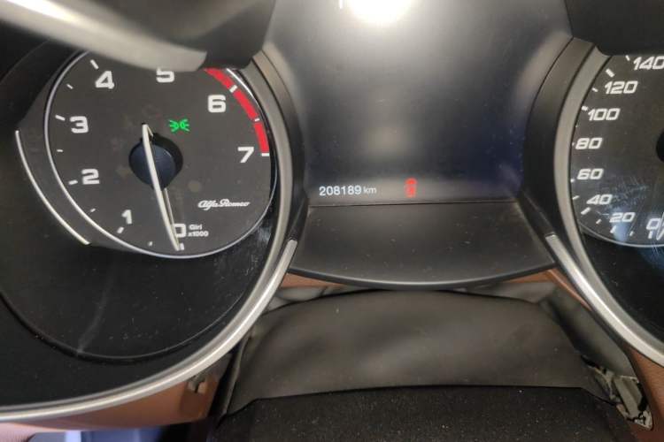 Used Alfa Romeo Stelvio 2017 2.0T 280HP Luxury Edition Odometer Close Up
