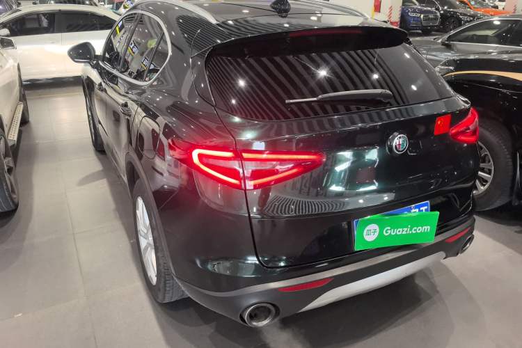 Used Alfa Romeo Stelvio 2017 2.0T 280HP Luxury Edition Rear Left 45 Deg