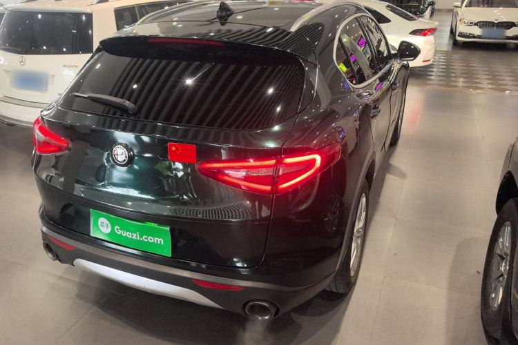 Used Alfa Romeo Stelvio 2017 2.0T 280HP Luxury Edition Rear Right 45 Deg