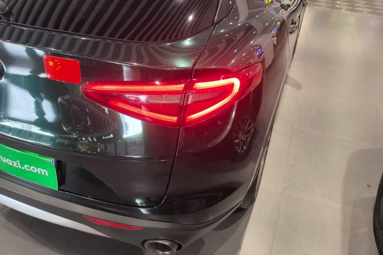 Used Alfa Romeo Stelvio 2017 2.0T 280HP Luxury Edition Right Rear Taillight