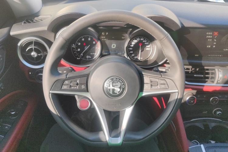 Used Alfa Romeo Stelvio 2017 2.0T 200HP Luxury Edition Steering Wheel