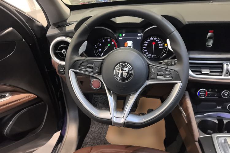Used Alfa Romeo Stelvio 2017 2.0T 280HP Luxury Edition Steering Wheel