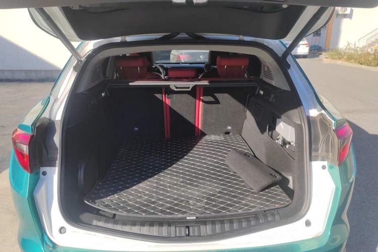 Used Alfa Romeo Stelvio 2017 2.0T 200HP Luxury Edition Trunk