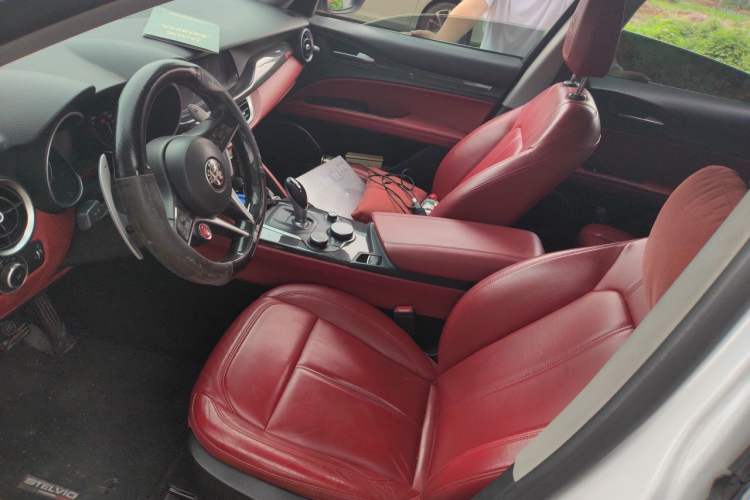 Used Alfa Romeo Stelvio 2017 2.0T 280HP Luxury Edition Left Front Seat